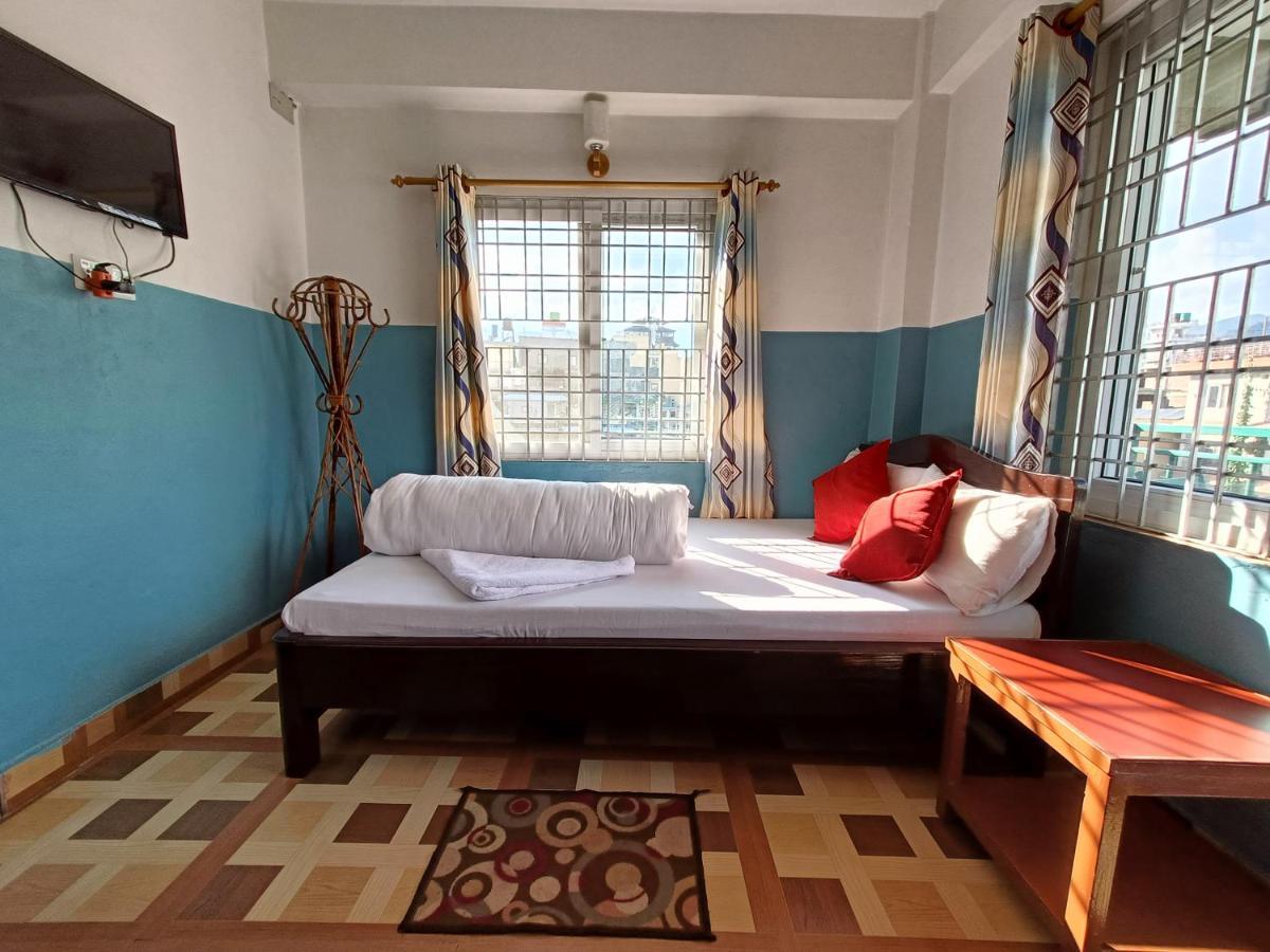 R&R Guest House Pokhara Extérieur photo